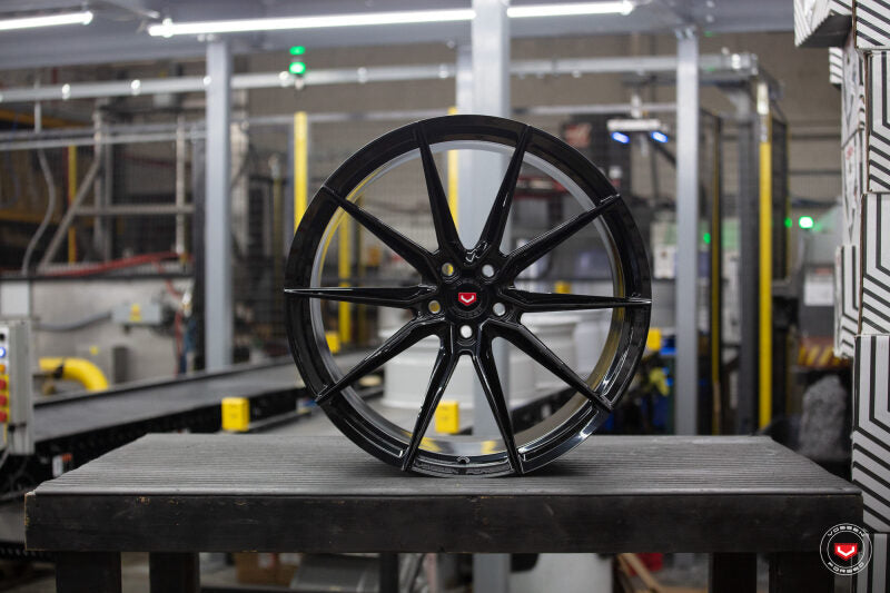 Vossen EVO-2 20x9 / 5x112 - Gloss Black Wheel - (2nd Gen R8 / Huracan - Front)