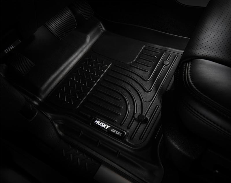 Husky Liners 10-13 GM Escalade/Tahoe/Yukon WeatherBeater Black Walkway Floor Liner (2nd Row Bucket)