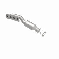 MagnaFlow Direct Fit Catalytic Converter 02-04 Volkswagen Passat 4.0L