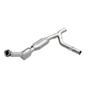 MagnaFlow Direct Fit Catalytic Converter 99-00 Ford Trucks 5.4L
